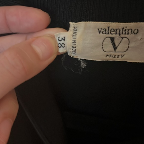 Vintage 80s Valentino strong shoulder black dress - Picture 8 of 9